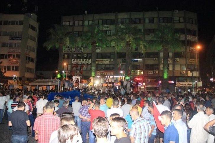 Edremit’te Binlerce Kişi Sokaklara İndi G4