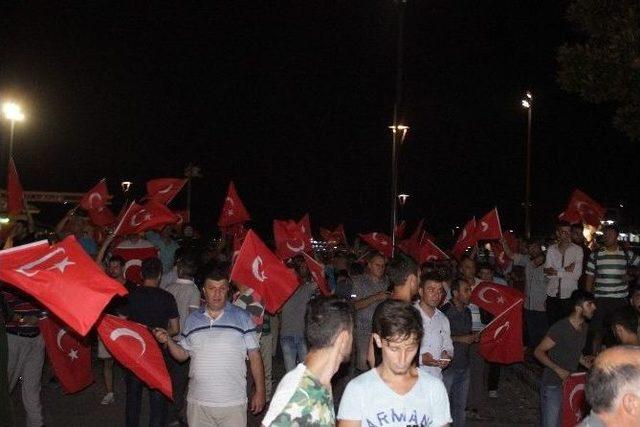 Çanakkale’de Feribot Seferleri Durduruldu, Gemiler Limandan Uzaklaştırıldı