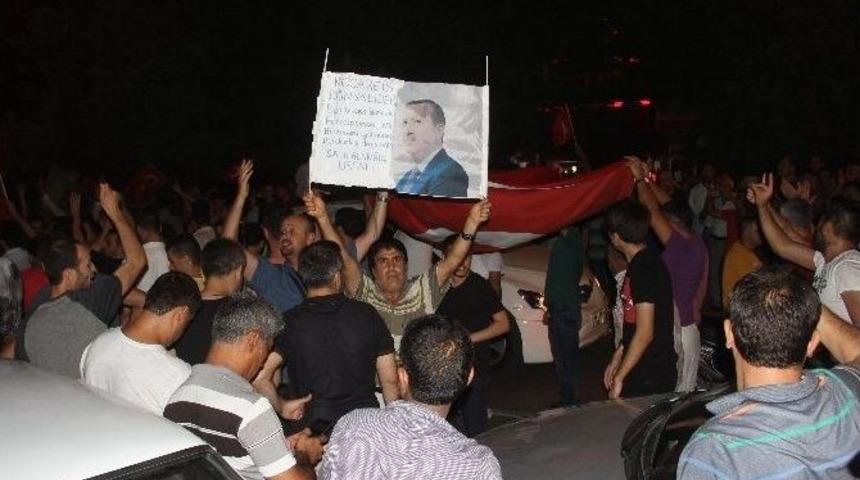 Adana&rsquo;da Darbe Girişimine Karşı Halk Sokağa D&ouml;k&uuml;ld&uuml;