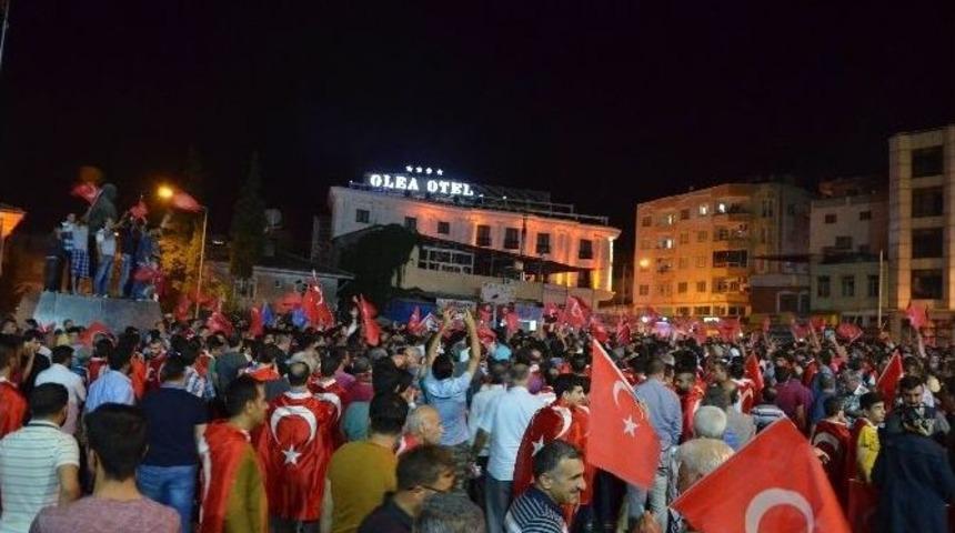 Darbe Girişimine Karşı Kilisliler Sokağa D&ouml;k&uuml;ld&uuml;