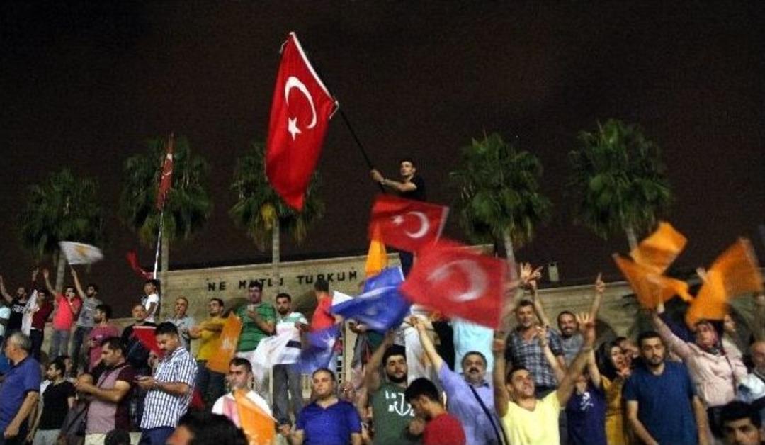 Mersin&rsquo;de Halk Sokağa D&ouml;k&uuml;ld&uuml;