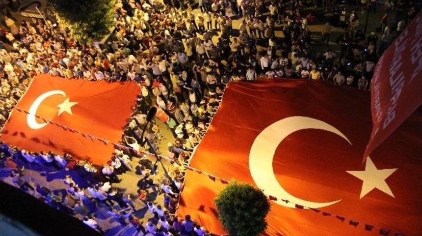 Darbe Girişimine Karşı Karab&uuml;kl&uuml;ler Sokağa D&ouml;k&uuml;ld&uuml;