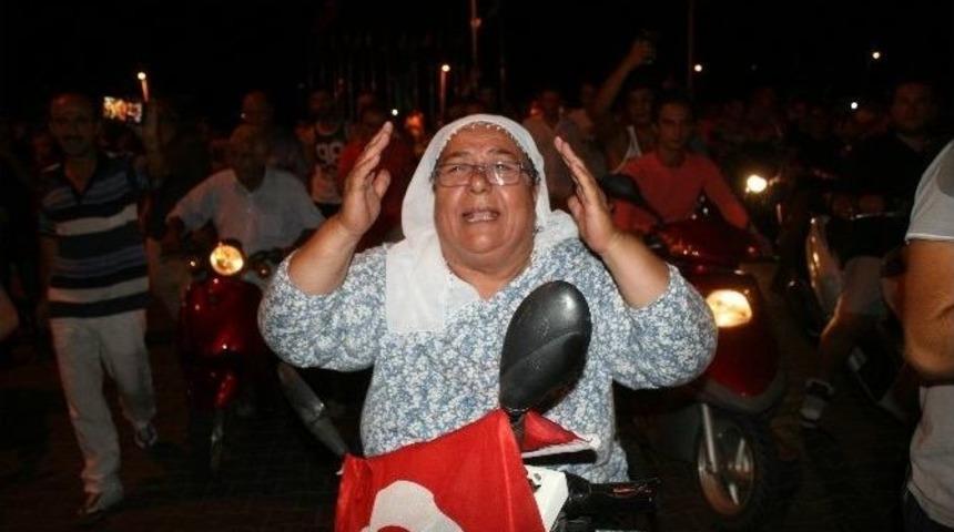 Cumhurbaşkanı Erdoğan&rsquo;ın A&ccedil;ıklama Yaptığı İl&ccedil;ede Halk Sokağa D&ouml;k&uuml;ld&uuml;