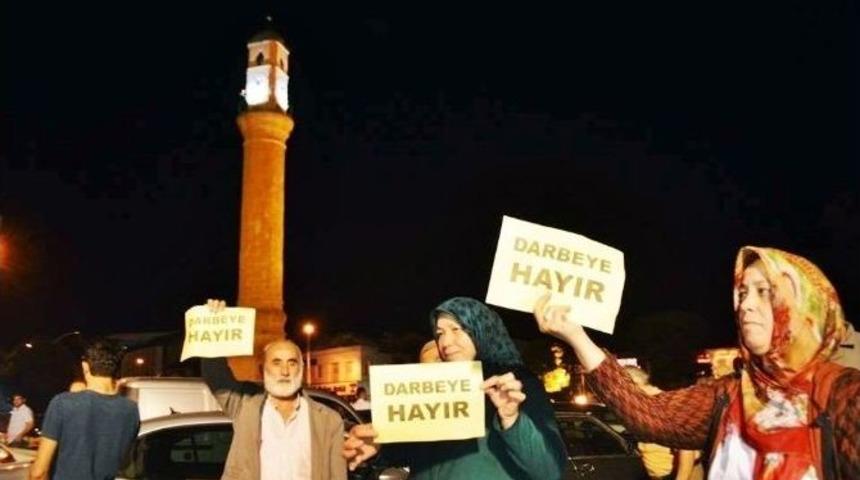 &Ccedil;orumlulardan Darbe Girişimine Karşı Sokağa D&ouml;k&uuml;ld&uuml;