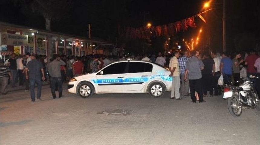 Ak&ccedil;akale Halkı, H&uuml;kumete Karşı Yapılan Kalkışmayı Kınamak İ&ccedil;in Sokaklarda