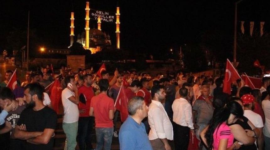 Darbe Girişimine Tepki İ&ccedil;in Edirne Halkı Sokağa D&ouml;k&uuml;ld&uuml;