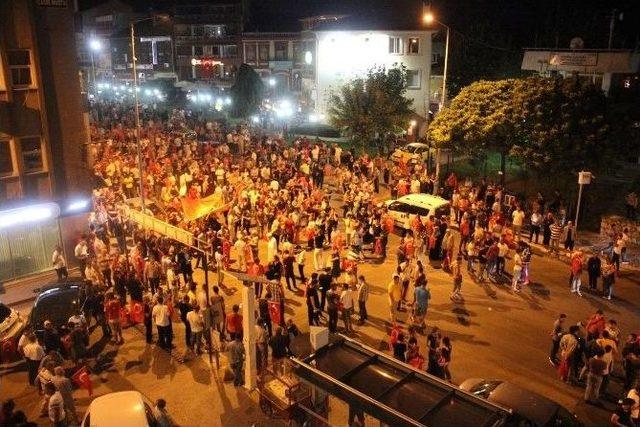 Darbe Girişimine Tepki İçin Edirne Halkı Sokağa Döküldü