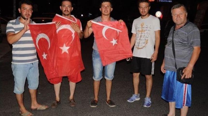 Mersin&rsquo;de Vatandaş Sokağa İndi