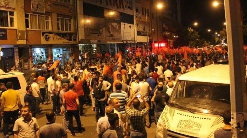 Bing&ouml;l&rsquo;de Halk Sokaklara D&ouml;k&uuml;ld&uuml;