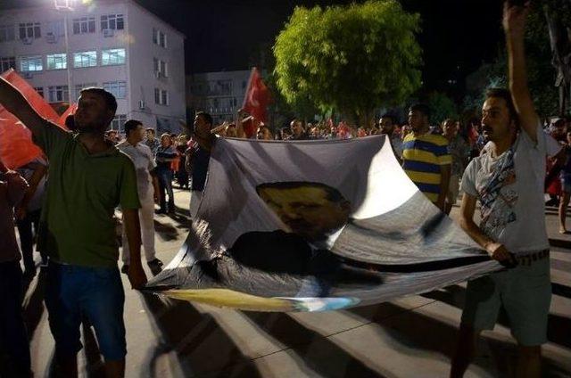 Söke’de Darbeye Karşı Gece Yürüyüşü