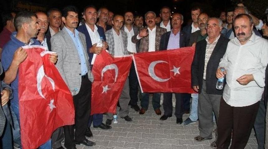Muradiye Darbeye Karşı Ayakta