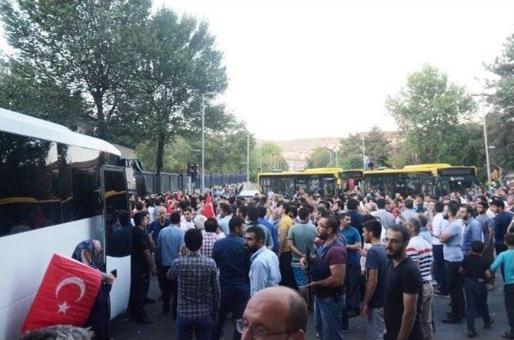 Kışladan Açılan Ateş Bir Genci Yaraladı G5