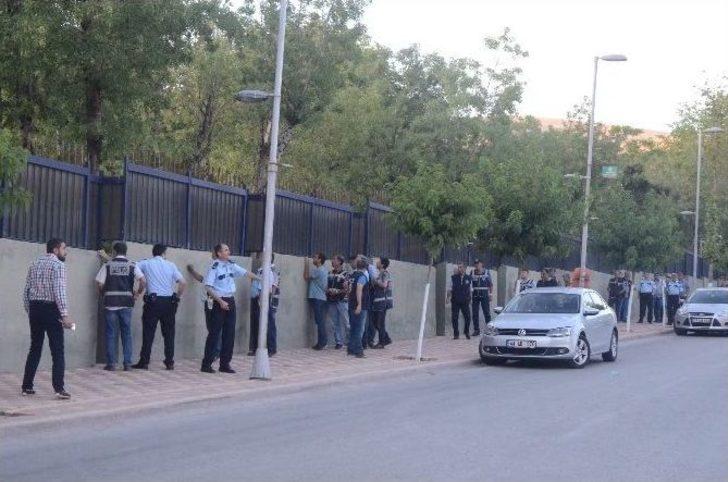 Kışladan Açılan Ateş Bir Genci Yaraladı G1