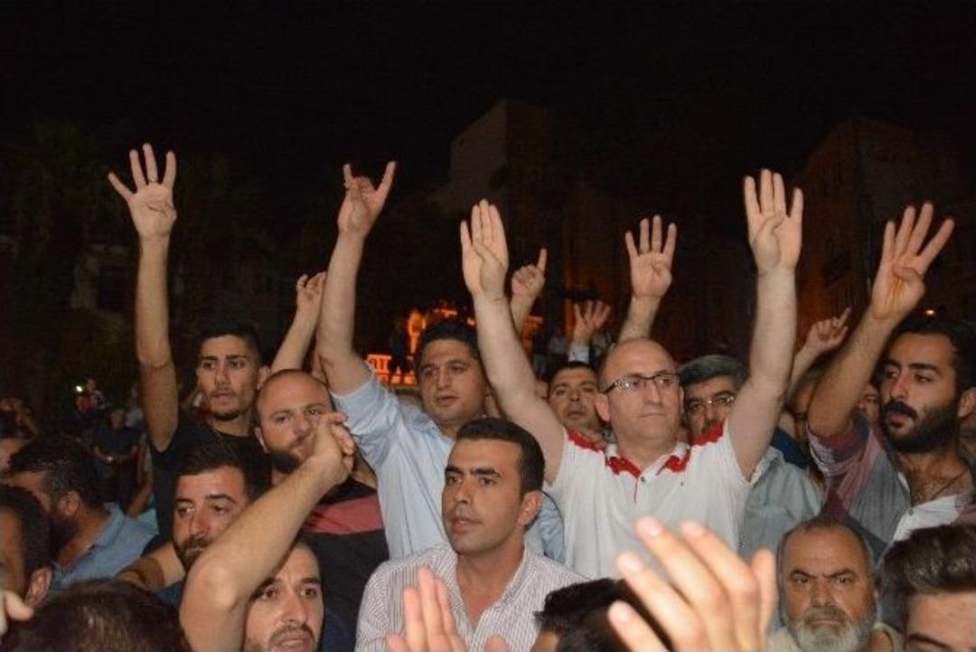 Aliağalılar Askeri Kalkışmaya Tepki G&ouml;sterdi