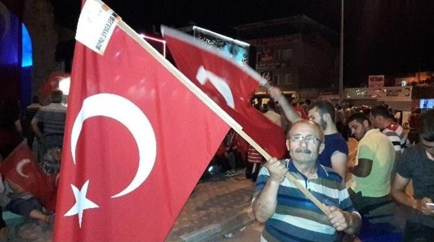 Darbe Girişimlerine Erzinliler De Sessiz Kalmadı