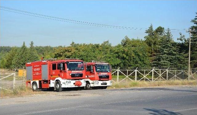 Kışlanın Yolu İtfaiye, İş Makinesi Ve Kepçe İle Kesildi