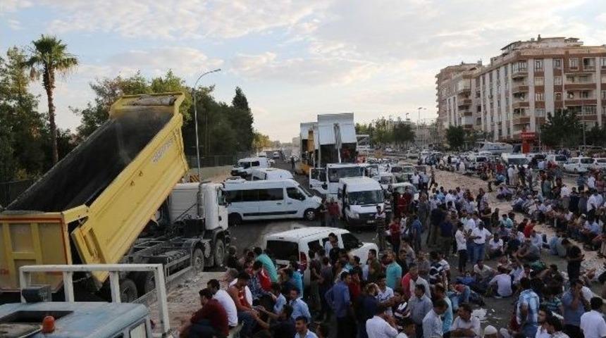 İlçe Belediyesi Darbe Girişimini Önlemek İçin Araçlarını Kullandı