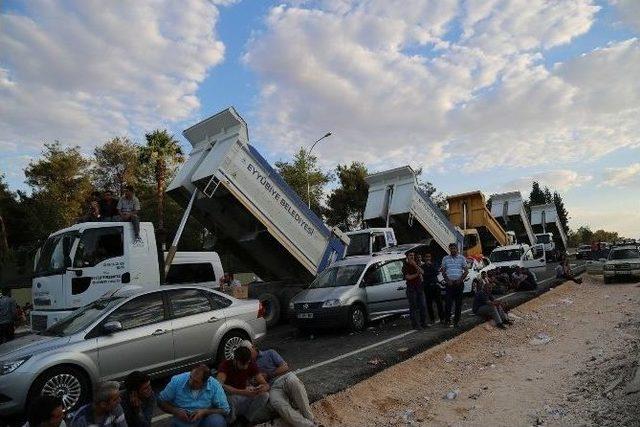 İlçe Belediyesi Darbe Girişimini Önlemek İçin Araçlarını Kullandı