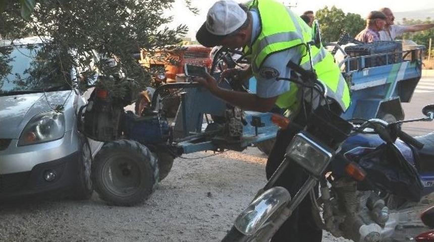 Mut&rsquo;ta Otomobil Tarım Aracına &Ccedil;arptı: 5 Yaralı