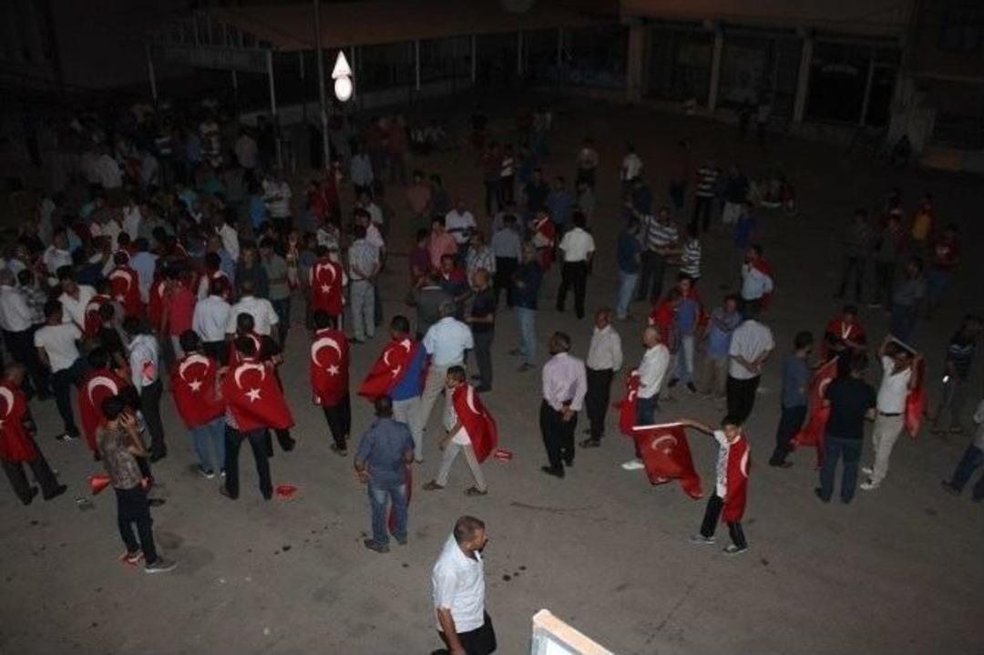 Yavuzeli İl&ccedil;esinde Darbe Teşebb&uuml;s&uuml;ne Karşı Tepki Y&uuml;r&uuml;y&uuml;ş&uuml; Yapıldı