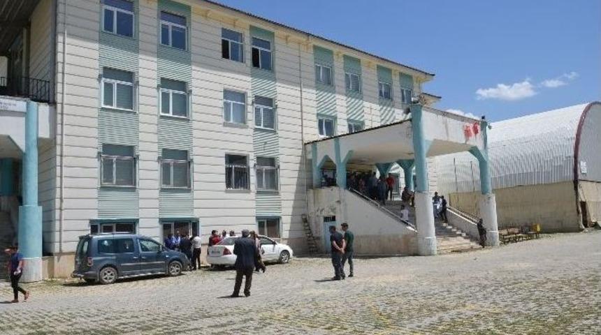 Askeri Kalkışma Y&uuml;ksekova&rsquo;da Protesto Edildi