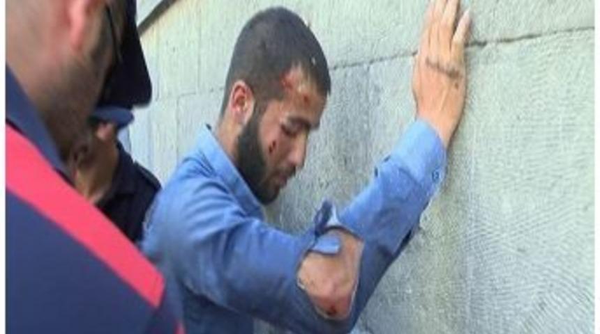 Kayseri&rsquo;de Polise Satır &Ccedil;ektiği İddia Edilen Bir Kişiyi Lin&ccedil; Edilmekten Polis Kurtardı