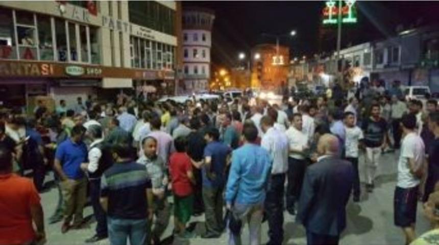 Hakkari Darbecilere Karşı Geceyi Dışarıda Ge&ccedil;irdi