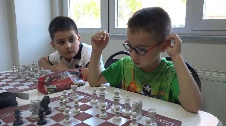G&ouml;kmeydan Halk Merkezi&rsquo;nde &Ccedil;ocuklar İ&ccedil;in Satran&ccedil; Kursu A&ccedil;ıldı
