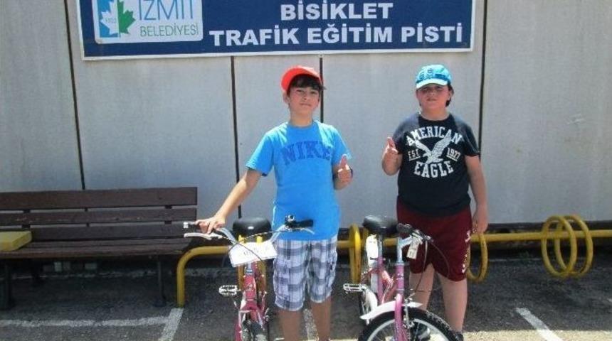 İzmit&rsquo;te Vatandaşlara Bisiklet Eğitimi Veriliyor