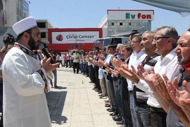 Darbe Girişiminde Şehit Olanlar İçin Erzincan Da Gıyabi Cenaze Namazı Kılındı