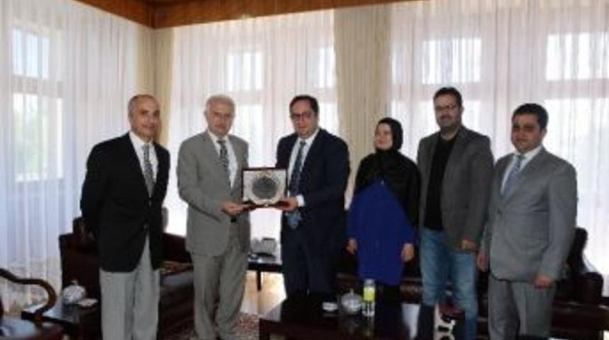 Organ Nakli Merkezi, Rekt&ouml;r Ko&ccedil;ak&rsquo;a Şilt Takdim Etti
