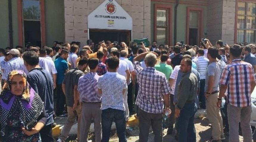 Adli Tıp Kurumu&rsquo;ndaki Bekleyiş S&uuml;r&uuml;yor