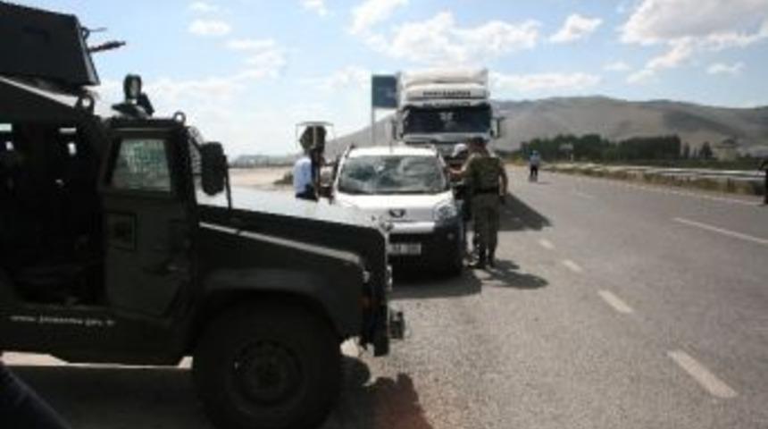 Pasinler&rsquo;de Darbecilerin Ka&ccedil;ma İhtimaline Karşı Yol Uygulamaları Artırıldı