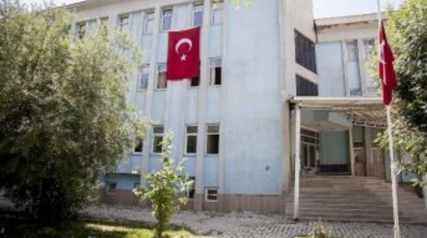 Hakkari’de Darbe Girişimine Bayraklı Protesto