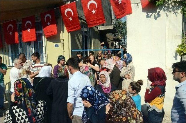 Darbeciler Tarafından Şehit Edilen Polisin Derince’deki Baba Ocağına Ateş Düştü