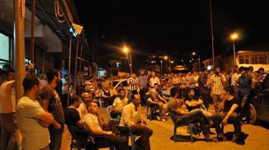 Darbe Girişimine Karşı Halk Sokağa D&ouml;k&uuml;ld&uuml;