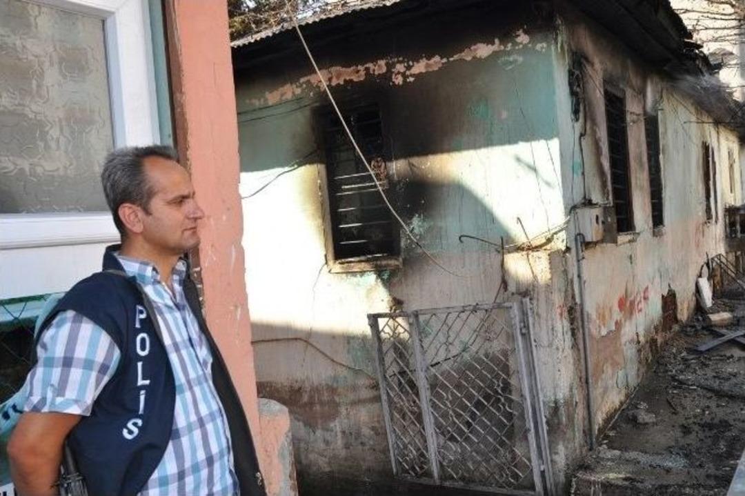 Suriyelilerin Kaldığı Evde Yangın: 2 &Ouml;l&uuml;