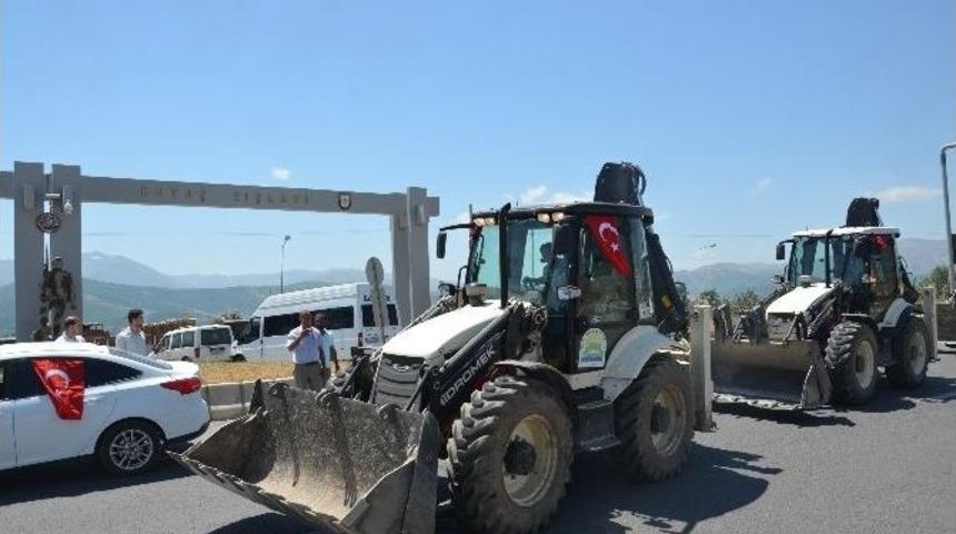Tatvan Belediyesi İş Makineleriyle N&ouml;bette