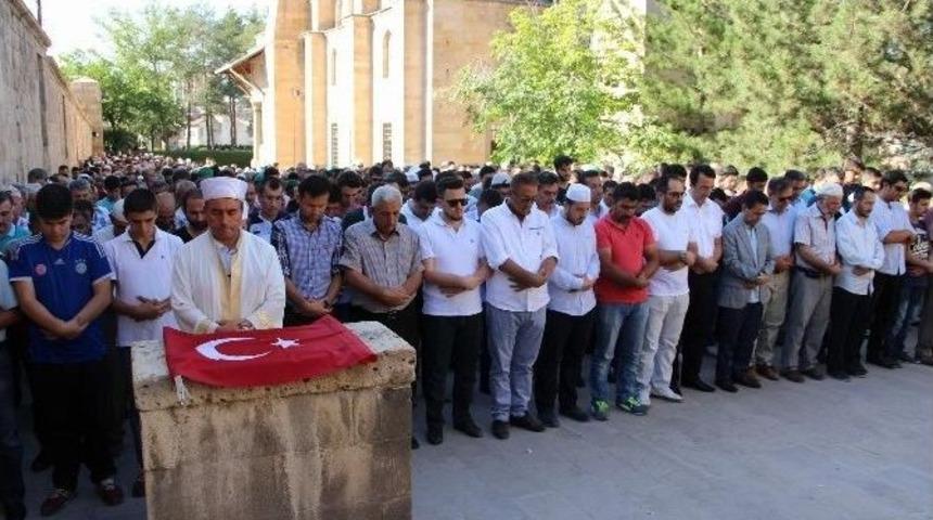 Nevşehir&rsquo;de Darbe Girişimi Sonrası Şehit D&uuml;şenler İ&ccedil;in Gıyabi Cenaze Namazı Kılındı