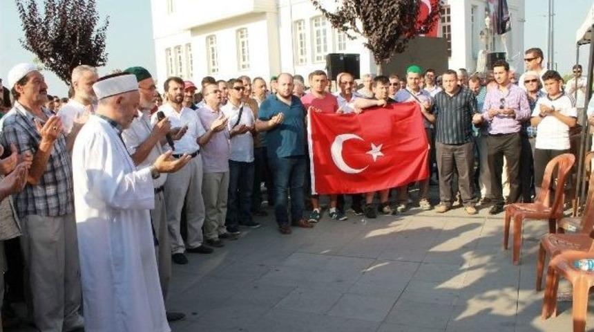Yalova&rsquo;da Şehitler İ&ccedil;in Gıyabi Cenaze Namazı Kılındı