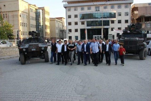 Hakkari’de Darbeye Tepki Yürüyüşü