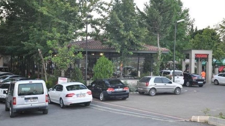 K&ouml;fte Ziyafeti &Ccedil;eken General, Arka Kapıdan Ka&ccedil;mak İstedi Ama Olmadı