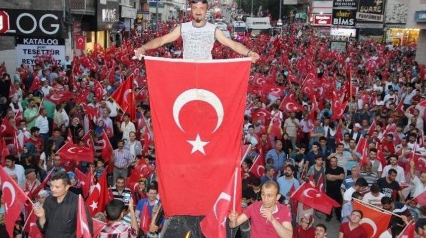 Nevşehir&rsquo;de 30 Bin Kişi Tek Y&uuml;rek Oldu