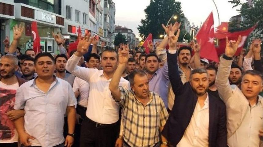 Ak Parti Ve Mhp&rsquo;liler Kol Kola Y&uuml;r&uuml;d&uuml;