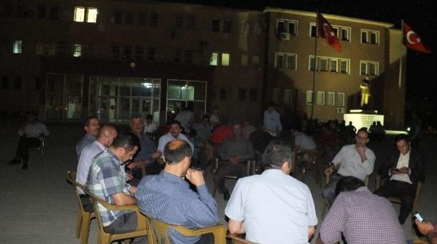Hakkari&rsquo;de &lsquo;demokrasi&rsquo; İ&ccedil;in Oturma Eylemi Başlatıldı