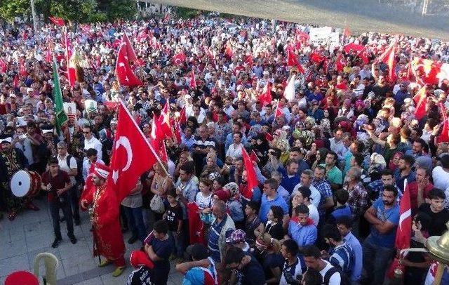 Erzincan Halkı Darbenin Püskürtülmesini Kutladı