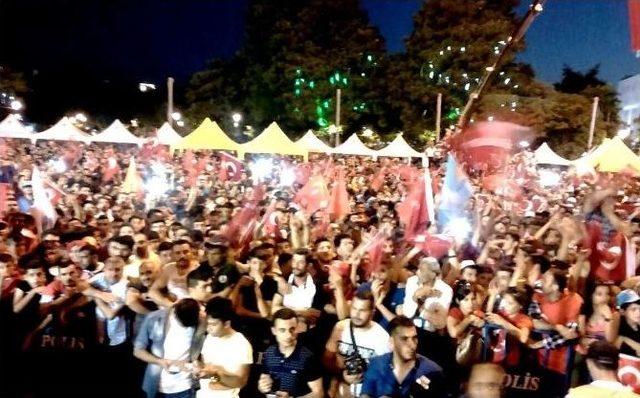 Vali Ve Jandarma Komutanı Meydana Birlikte Seslendi