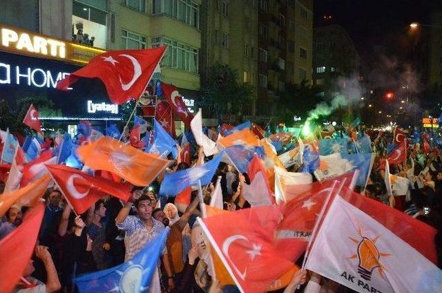 Eskişehir Darbe Girişimine Karşı Nöbetine Devam Ediyor