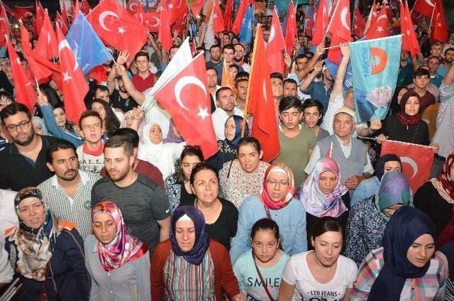 Eskişehir Darbe Girişimine Karşı Nöbetine Devam Ediyor