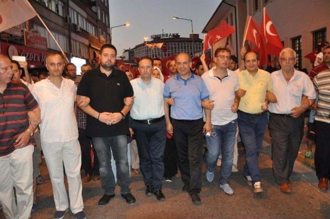 Balıkesir&rsquo;de Demokrasi Y&uuml;r&uuml;y&uuml;ş&uuml;